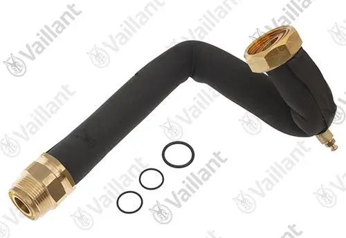 Vaillant-Rohr mit gebogenem Design aus Metall und schwarzem Gummimantel, ausgestattet mit Gewindeanschlüssen. Drei O-Ringe sind ebenfalls abgebildet.